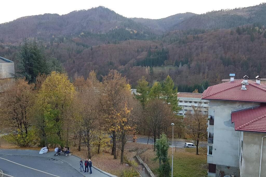 Apartamento Слънчев Апартамент С Прекрасна Гледка, Паркинг. Smolyan Exterior foto